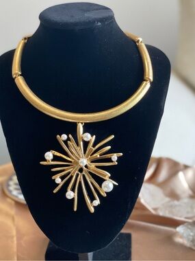 Gold Starburst Pearl Pendant Collar Necklace - Women Jewelry